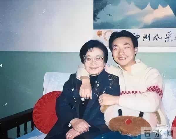 央媒官宣，“康辉接班人”出现，全网恭喜：太优秀了！