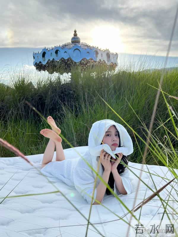 欧阳娜娜光脚丫美腿美图集