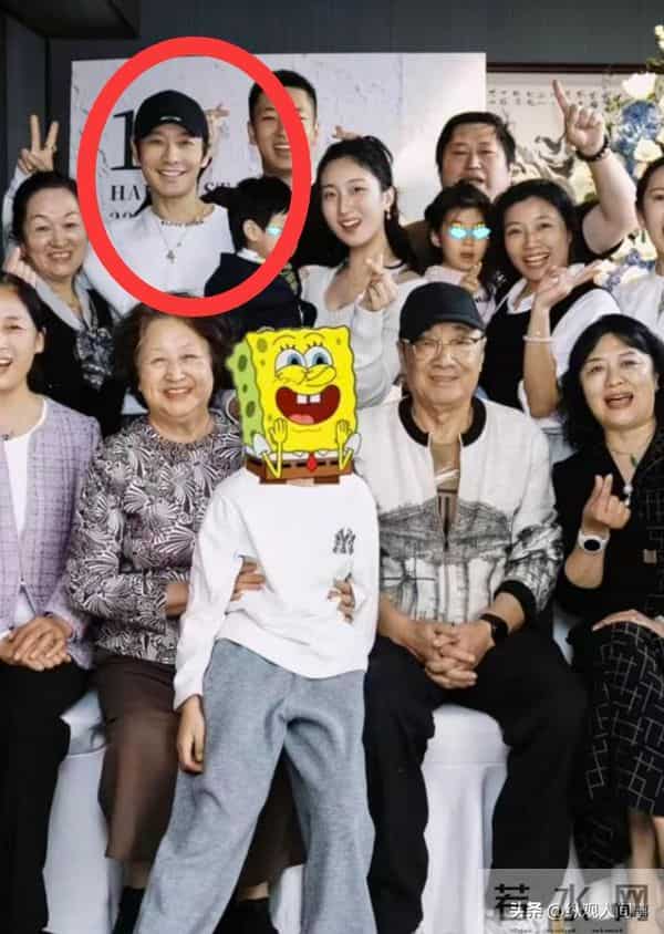 黄晓明一家参加生日宴，小海绵黏奶奶不理爹，站C位大长腿好显眼