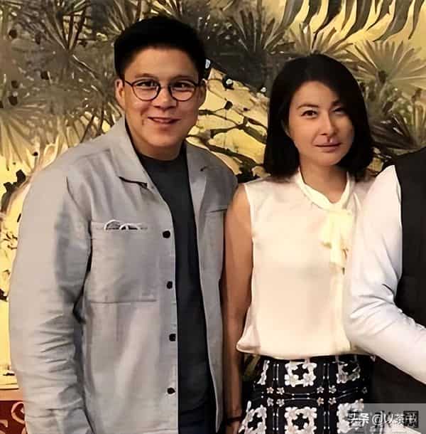 霍家人全运会为郭晶晶喝彩，霍启山与叔叔坐一起，为何不见霍启刚