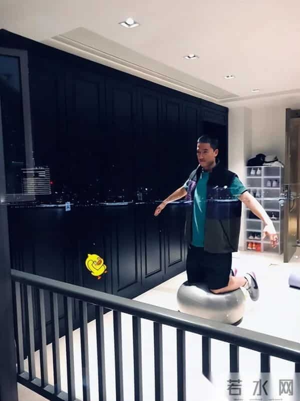 42岁刘翔现状曝光,常年海外度假,凭终身协议吸金,远离黑粉!