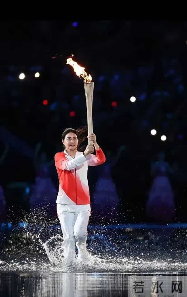 巩俐、郭晶晶再次“世纪同框”！“地母系”美人气质有多绝？