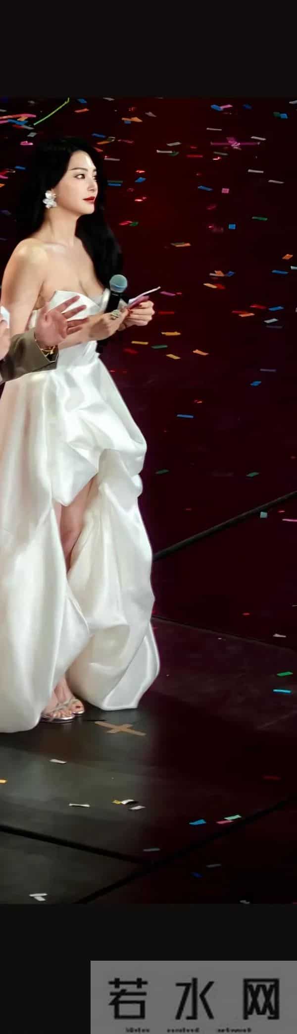 张雨绮活动生图,太性感了