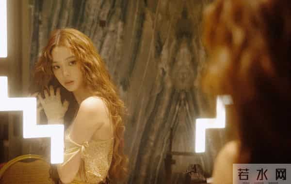 欧阳娜娜,这大波浪卷烫的