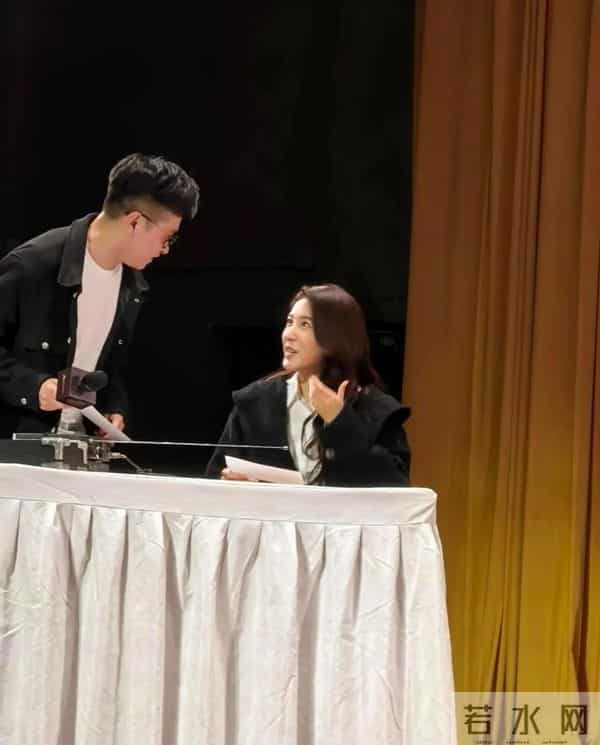 曾黎做客清华大学，分享《沉默的荣耀》中角色感悟，优雅知性！