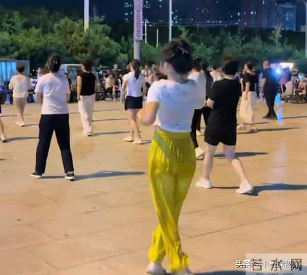 他3岁上央视，5岁登春晚，7岁就年薪百万，如今怎样了？