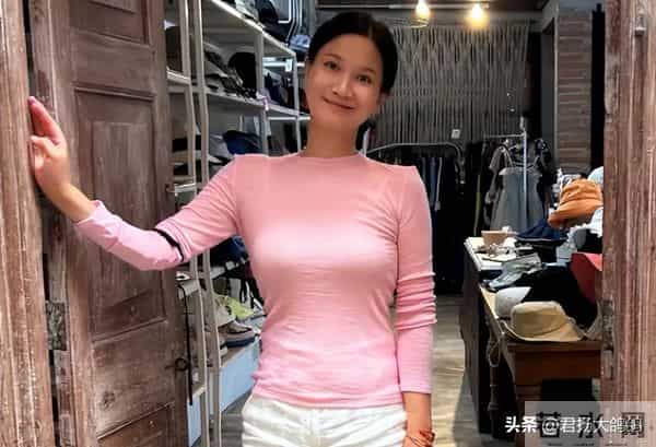 潘雨辰:离婚后从不提前夫侯勇,与女儿相依为命,46岁宛如冻龄少女