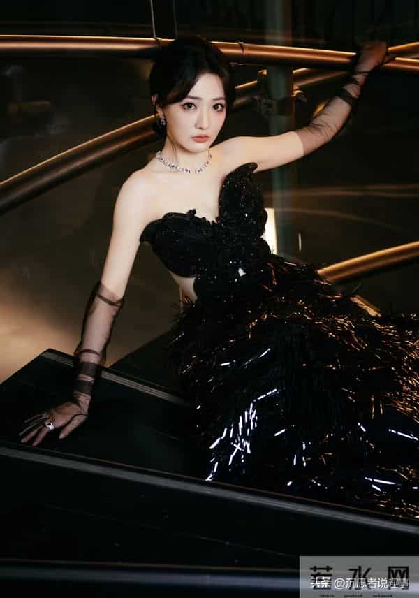 徐璐|蝴蝶抹胸黑纱手套,清冷柔美