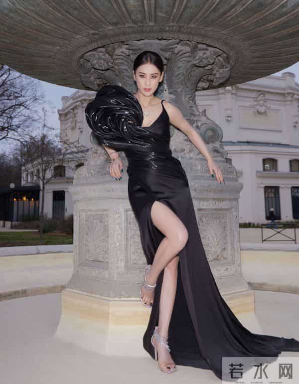 女明星，黄圣依的美脚