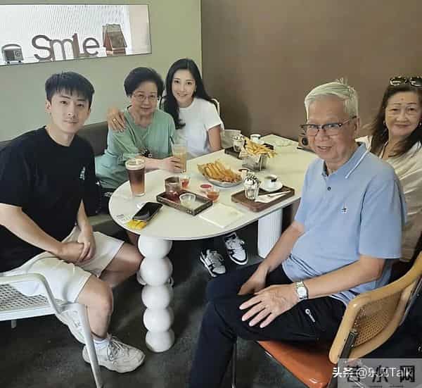 香港知名女星父亲公开宣布：和儿子断绝关系，欠债千万拖垮家人