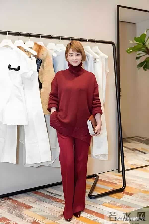 50岁梅婷换发型像换了个人!波波头配毛衣减龄25岁,松弛感太绝