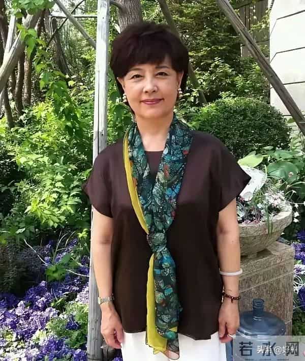 从主持人到演员，她为儿子息影，却在丈夫肝癌去世后，靠演技出圈