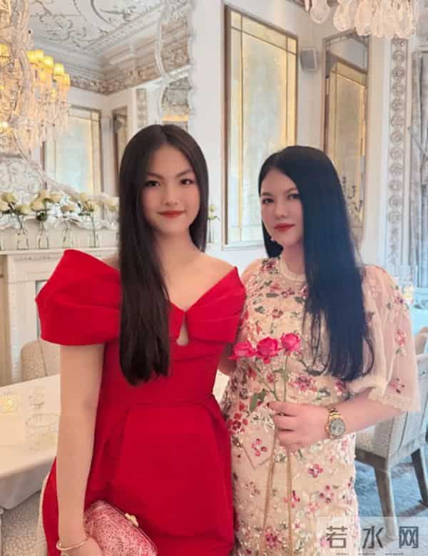 张亮儿子国外庆生，18岁天天租小房子环境简陋，和王诗龄差距大