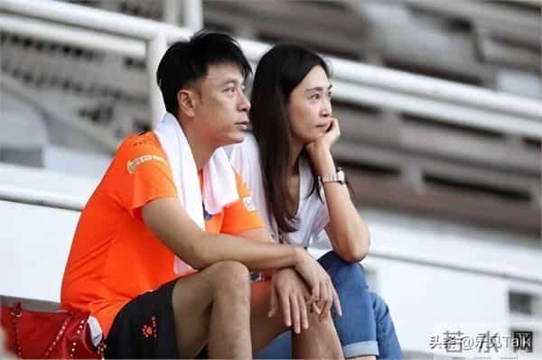 香港知名女星父亲公开宣布：和儿子断绝关系，欠债千万拖垮家人