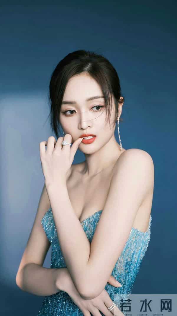 海南性感美女明星-吴宣仪 ，每一张都在控制你的喘息