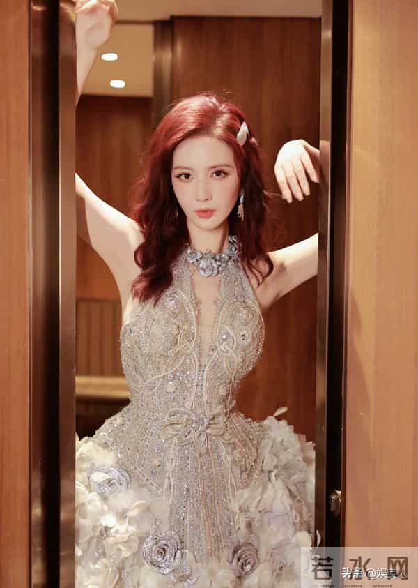 张萌颜值太能打了，身材更是一绝！