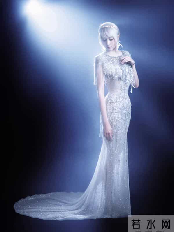 女明星，关晓彤，身材是极品的，充满诱惑，但脸就太幼态了！