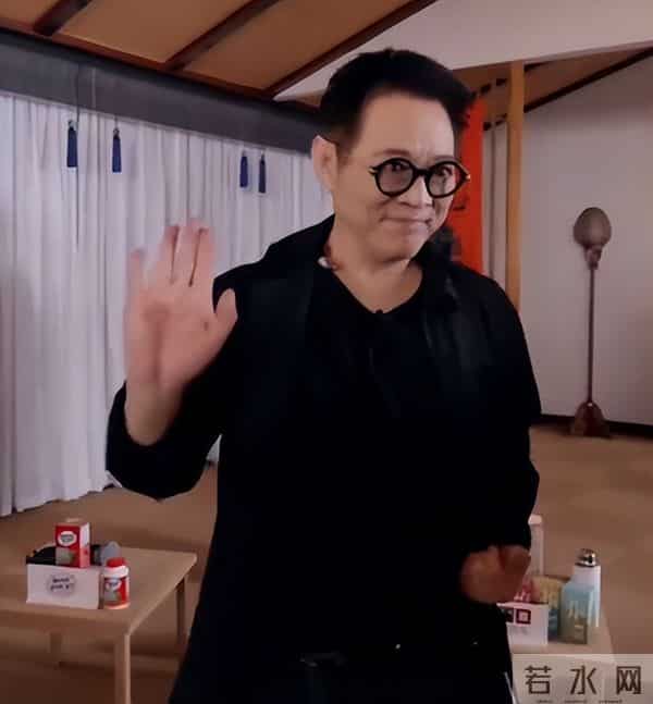 李连杰“返老还童”事件，走向越来越玄乎，难怪向太坐不住了！