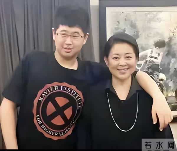 庐山雾里的奶糖香-66岁倪萍的亿万家产，绊在儿子的单身饭盒里