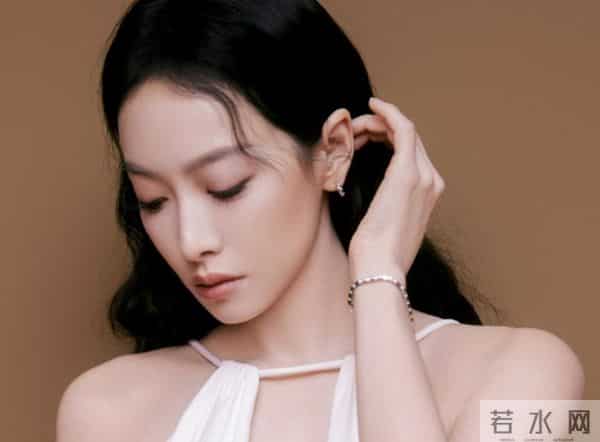 金鸡这夜，女明星百媚千娇，宋茜周冬雨妖艳，万茜全 “裹” 赢麻了