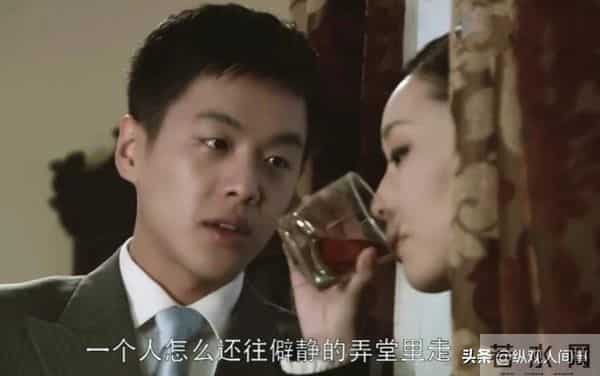 张若昀现身剪彩仪式,生图下脸肿胀,全是褶子,与精修图判若两人