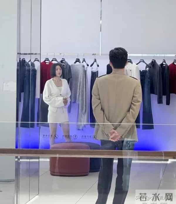 宁波万象城偶遇王阳和秦岚拍戏 王阳真人也太帅了 好有魅力 秦岚超美