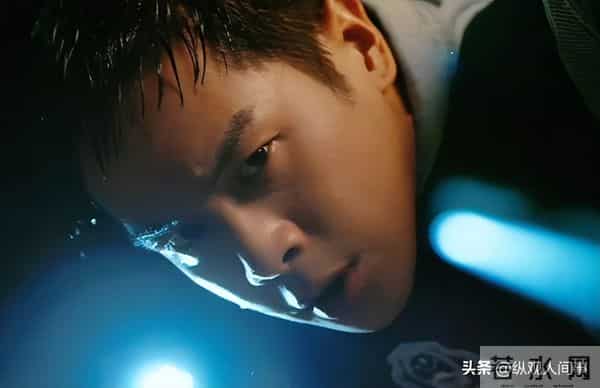 张若昀现身剪彩仪式,生图下脸肿胀,全是褶子,与精修图判若两人