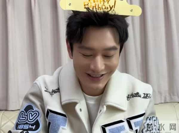 人走茶凉！黄晓明发文庆祝48岁生日，一人举着蛋糕略显“寒酸”