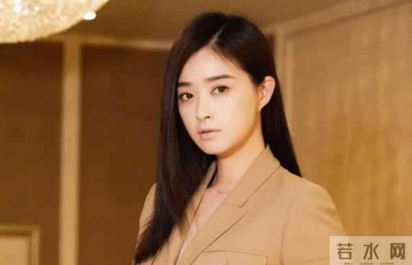 不瘦即失业？蒋欣的减肥深夜痛哭，撕开娱乐圈身材焦虑遮羞布