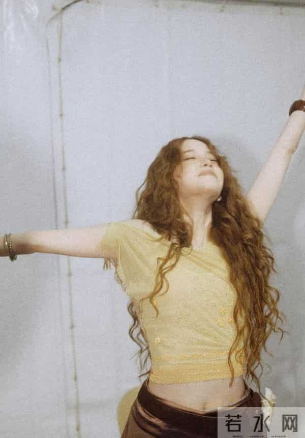 欧阳娜娜,这大波浪卷烫的