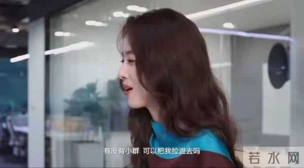 章泽天以总监身份拍杂志,每天7点起床看新闻,难怪刘强东自卑了