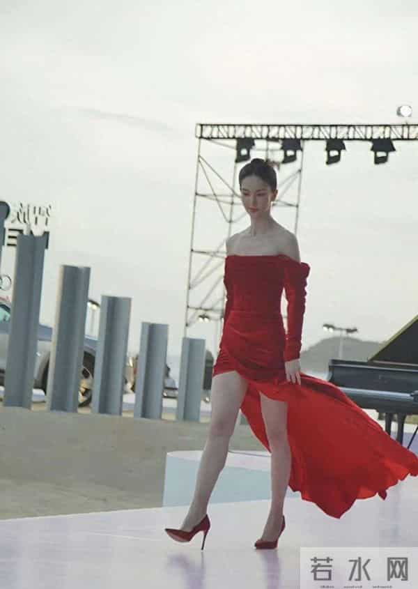 金晨这身红裙简直是为她量身定做!气质不像普通人能有的状态