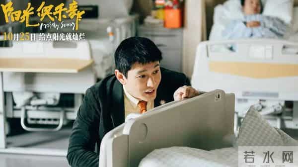 人走茶凉！黄晓明发文庆祝48岁生日，一人举着蛋糕略显“寒酸”