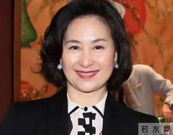 官媒认可,63岁何超琼再破天花板,让许晋亨和整个豪门圈沉默了