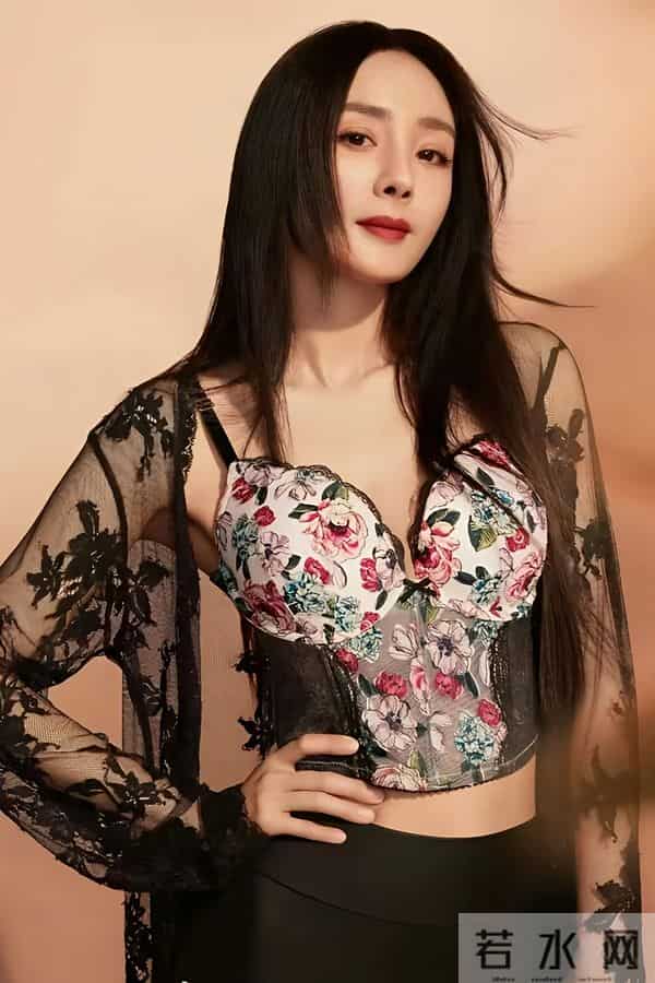 杨幂吊带内衣造型:从摩登到魅惑的颜值风格盛宴