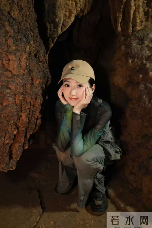 景甜今日剧照花絮,工作中的样子好美