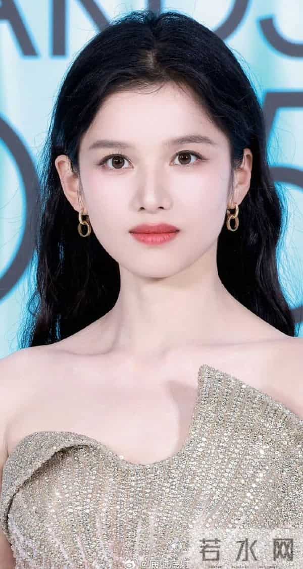 张婧仪 这颜值太让人羡慕了,又洋气,又大气