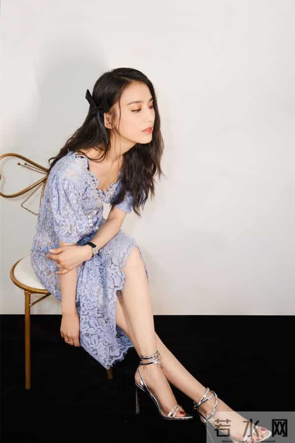 女明星，黄圣依的美脚