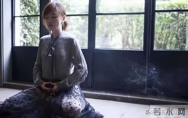 47岁薛佳凝现状,独居生活,未婚未育,却让300万人直呼羡慕!