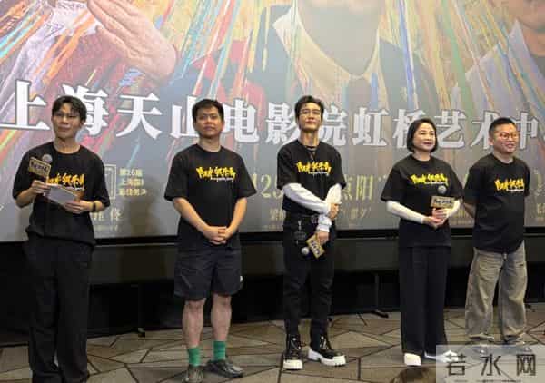 人走茶凉！黄晓明发文庆祝48岁生日，一人举着蛋糕略显“寒酸”