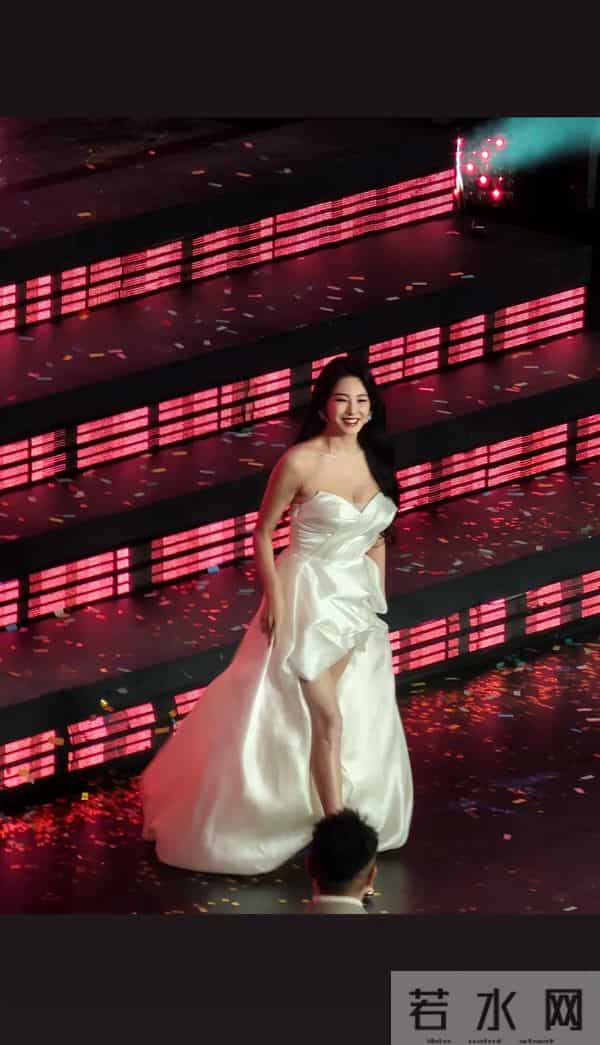 张雨绮活动生图,太性感了