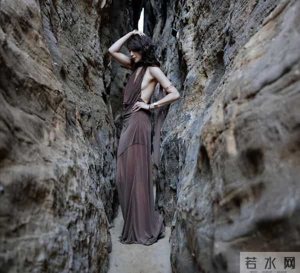 和陈赫离婚10年后,晒情侣泳装照的许婧,将前夫的"体面"撕个粉碎