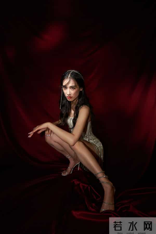 女明星，黄圣依的美脚