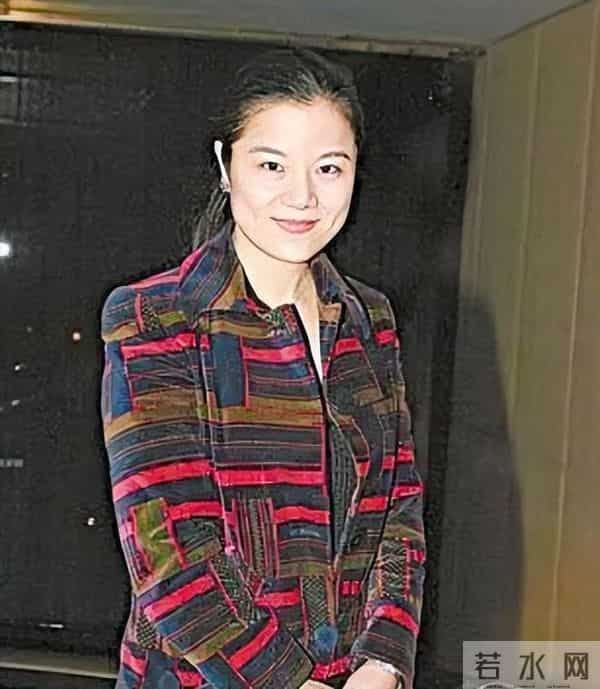 孙颖：和翁帆一样都是48岁，为80多岁刘诗昆生一儿一女，手段高明