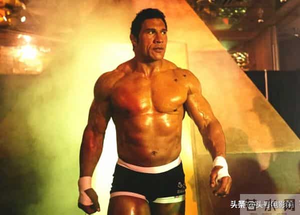 暴瘦54斤，巨石强森开拍新片：满脸皱纹！还要和小李子演黑帮电影