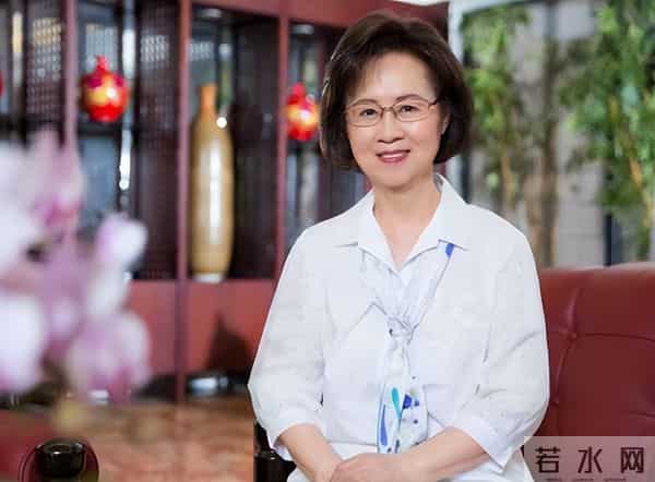 琼瑶去世不到一年,儿媳何琇琼再破天花板,让整个娱乐圈沉默了