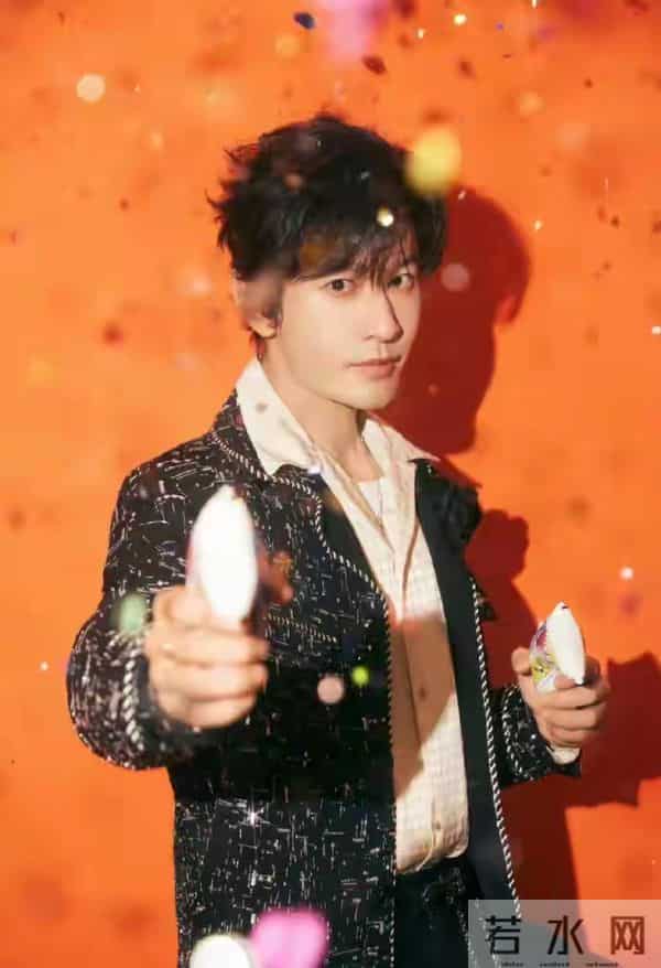 凉透了，黄晓明迎来。自己48岁生日，一人端蛋糕庆生尽显凄凉