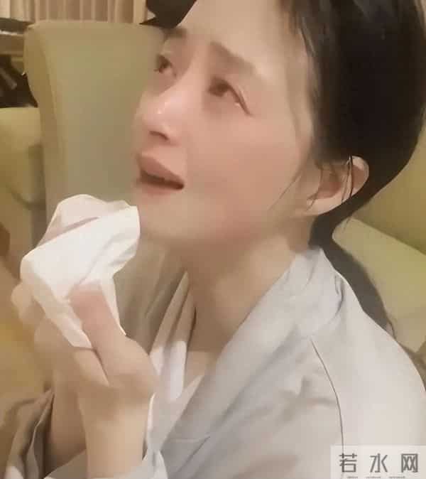 不瘦即失业？蒋欣的减肥深夜痛哭，撕开娱乐圈身材焦虑遮羞布