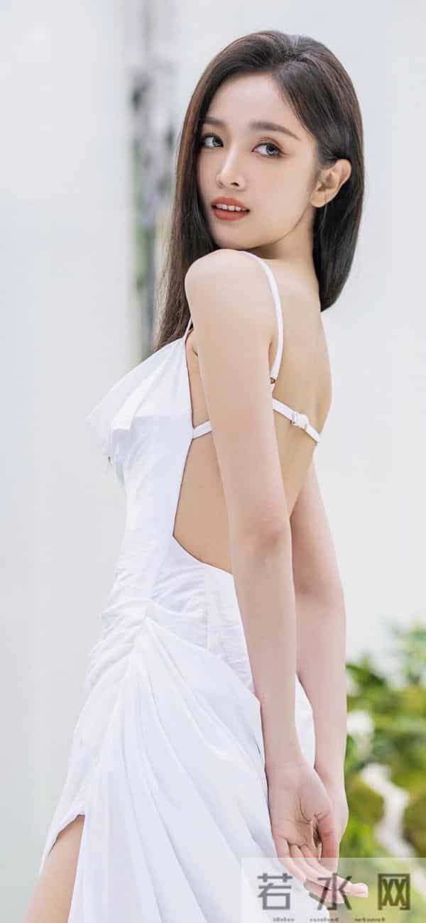 海南性感美女明星-吴宣仪 ，每一张都在控制你的喘息
