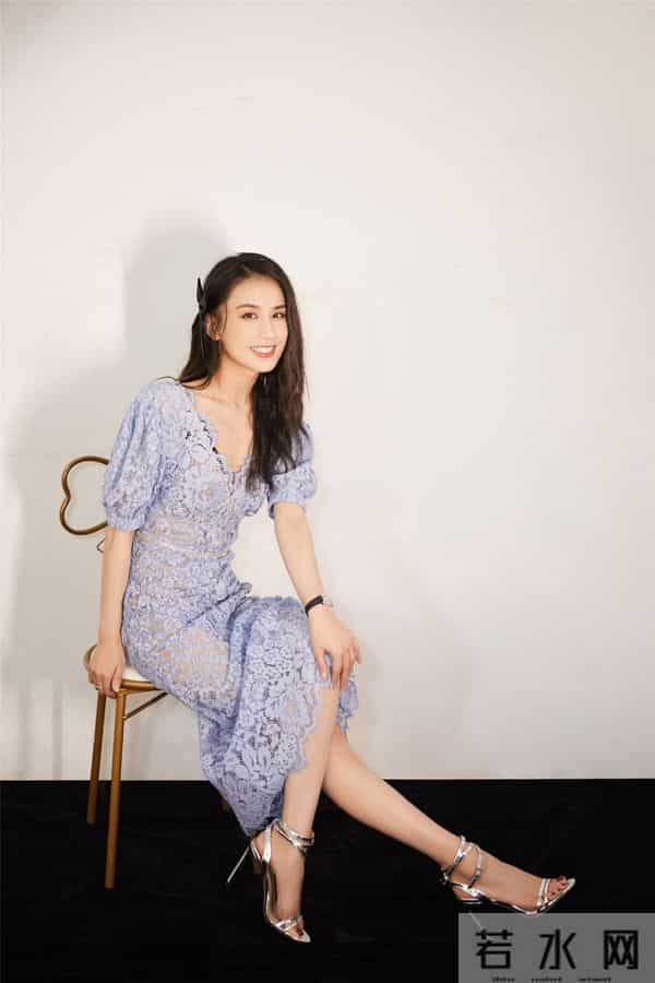 女明星，黄圣依的美脚